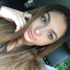 Meet your Posher, Adriana